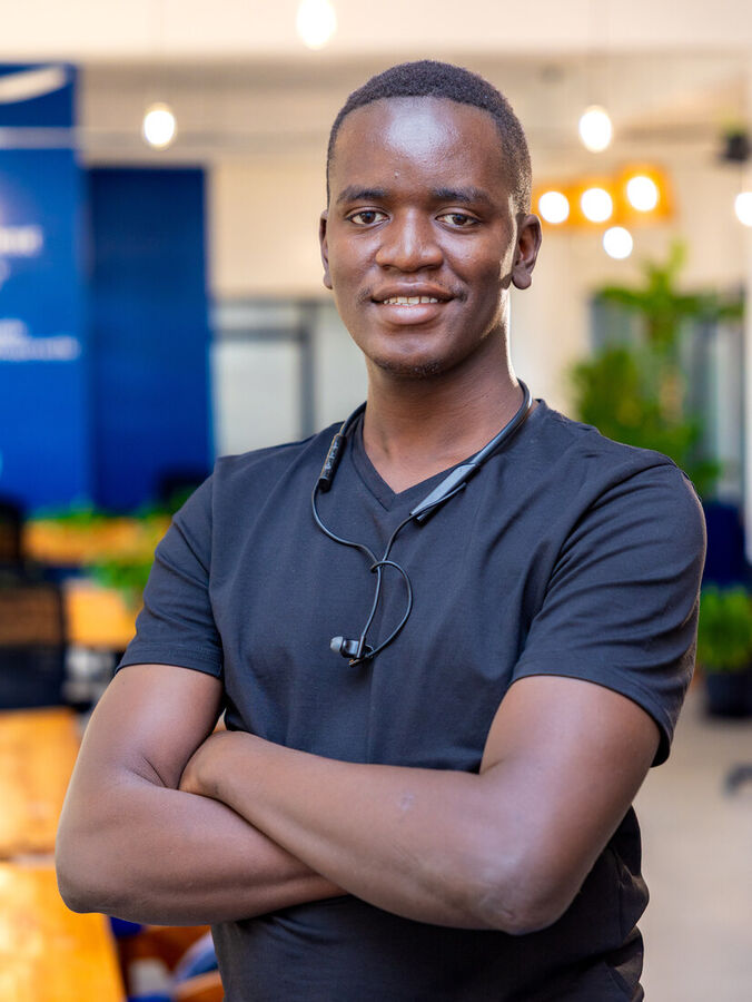 Elly Winston Apunda